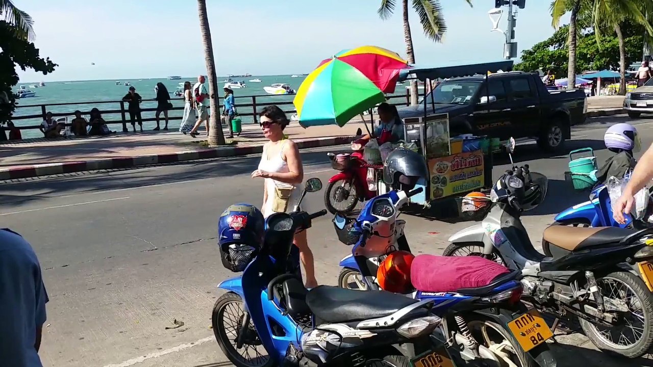 Pattaya beach walk at afternoon