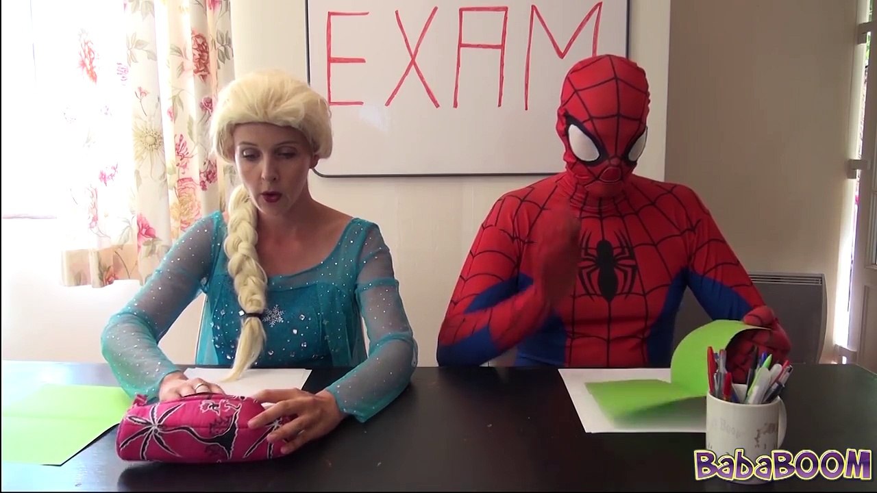 Spiderman et la reine des neiges a la plage chateau de sable | S&E EP.28