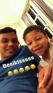 Thiago Silva, oğluna Beşiktaş ı öğretiyor