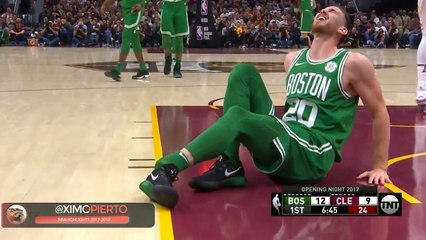 Gordon Hayward Breaks His Leg ,Players Prayers up to Him