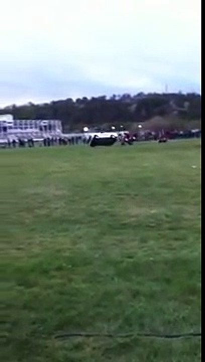 Awesome two wheel car trick-9QNZTgRLe_4