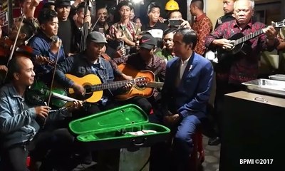 Manggung Dadakan ala Jokowi dan Komunitas Musik Jalanan