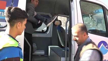 Servislerin Almadığı Engelli Lise Öğrencisi Artık Okula Gidebiliyor