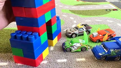 Тачки Маквин Полицейская Машина против Робота Гиганта Мультики про Машинки Cars McQueen