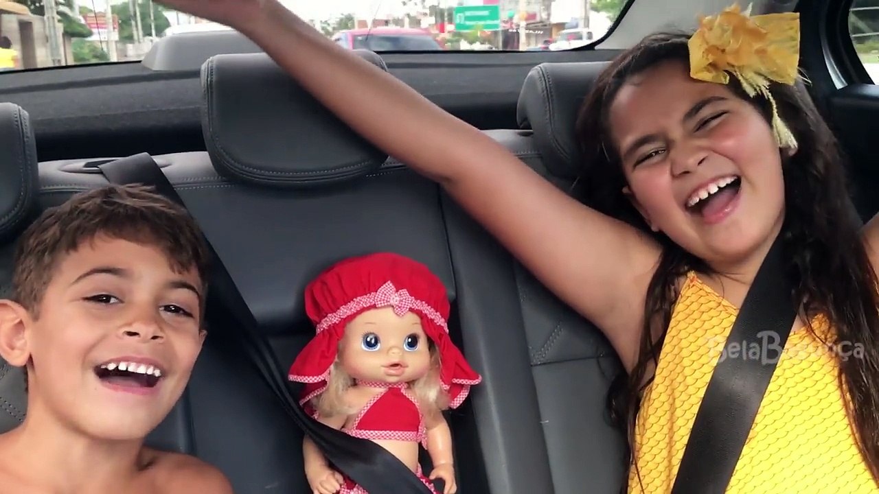 DIVERSÃO NA PRAIA no ÚLTIMO DIA DAS FÉRIAS com Baby Alive Bia Bagunça e Bela Bagunça