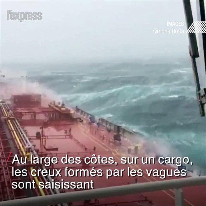 L'impressionnante force des vagues pendant la t...