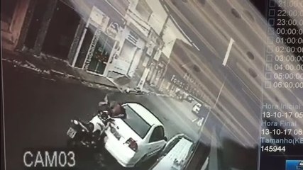 Une tête dans l'pare-brise et ça repart !