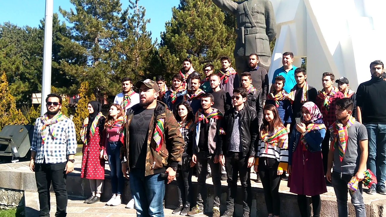 ORDULAR İLK HEDEFİNİZ EMRİNİ ERTUĞRUL YÖRÜK TÜRKMEN GURUBU VERDİ . HABİB AKALIN