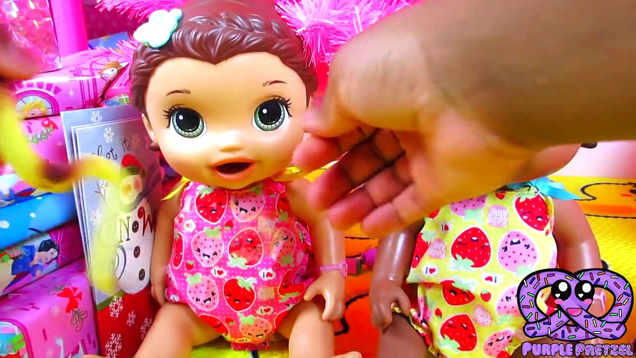 Baby Alive Lilly Eats SHOPKINS on CHRISTMAS Presents