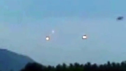 Avistan OVNIS en formación en La India