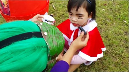 Elsa baby vs Deadpool Falling Toy Car w/ Vampire Baby Scares Deadpool, Elsa baby