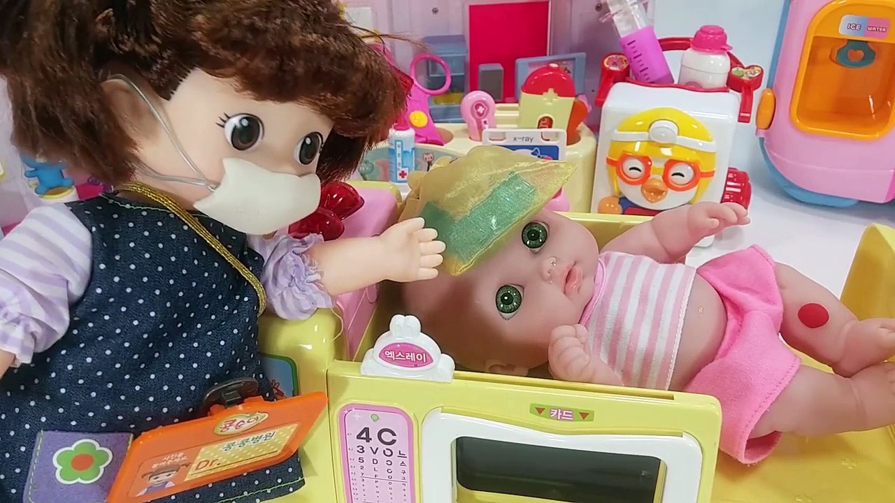 Baby doll spider bitten & Ambulance Doctor hospital play toy 아기 인형 거미의 공격! 콩순이 구급차 의사 병원놀이 뽀로로 장난감