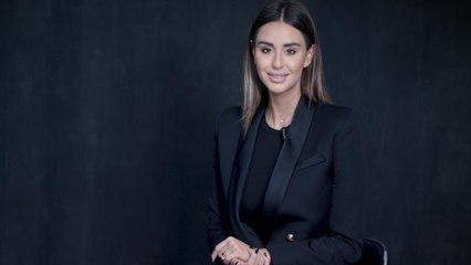 كيف ترتدين "الأحمر" على طريقة دور الأزياء العالمية