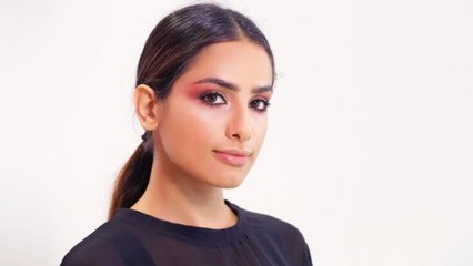 هكذا تحصلين على عيون كايا جربر النحاسية من مارك جاكوبس