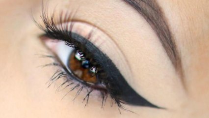 حيلة مذهلة لرسم الآيلاينر بدقة واحتراف