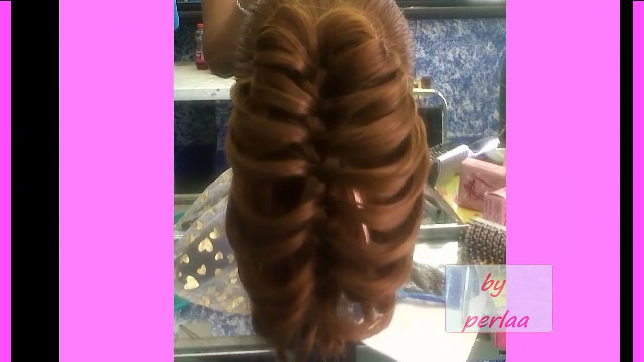 Peinado: Trenza de pluma o trenza esqueleto.