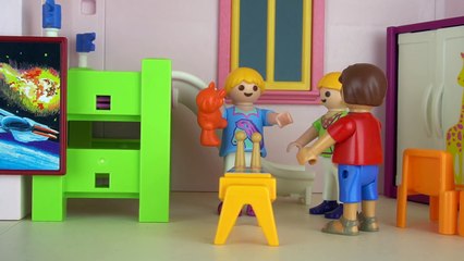 24 h in SCHULE VERSTECKEN - FAMILIE Bergmann #113 - Playmobil Film deutsch