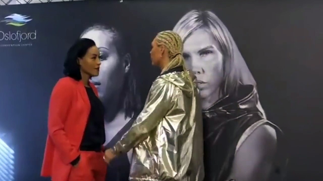 Boxe : Mikaela Lauren embrasse Cecilia Braekhus sur la bouche lors de la présentation du combat