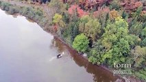 Combat entre un orignal et un loup filmé par un drone