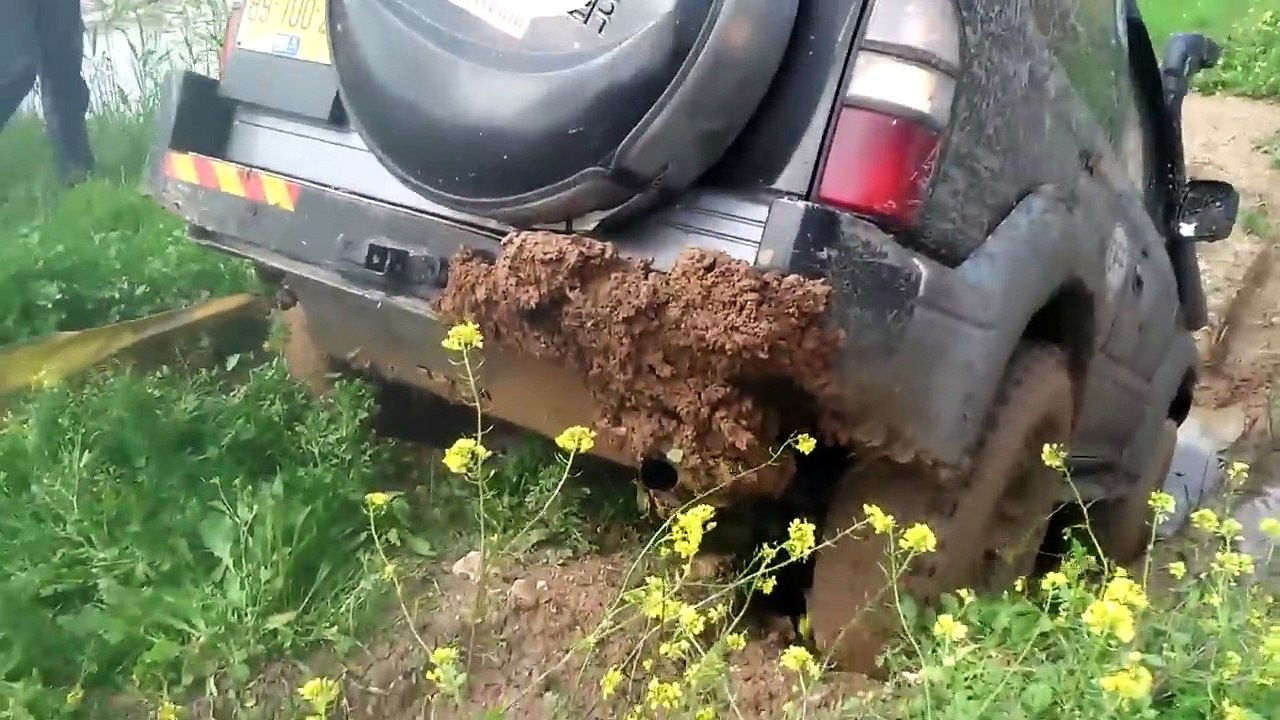 Mitsubishi Pajero vs Toyota Prado [Off-Road 4x4]