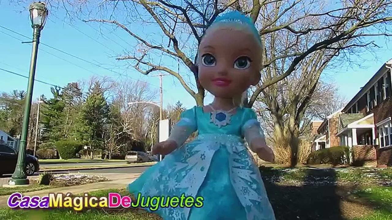 Huevo Giganted Sorpresa Hecho de Nieve con Juguetes Fuera de Este Mundo y Elsa Frozen en Español