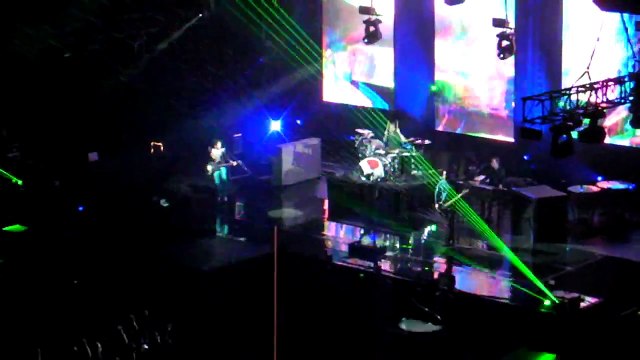 Muse - New Born, Nippon Budokan, Tokyo, Japan 1/12/2010