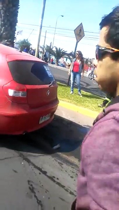 Hystérique, elle défonce la voiture de son Ex-Mari avec sa propre BMW