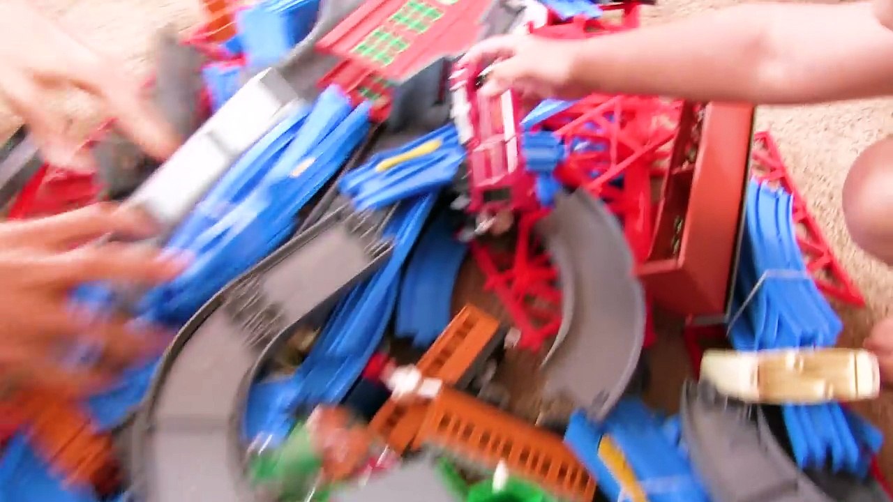 Thomas and Friends | Thomas Train TOMY Trackmaster Giant Motorized Playset | Fun Toy Trains for Kids