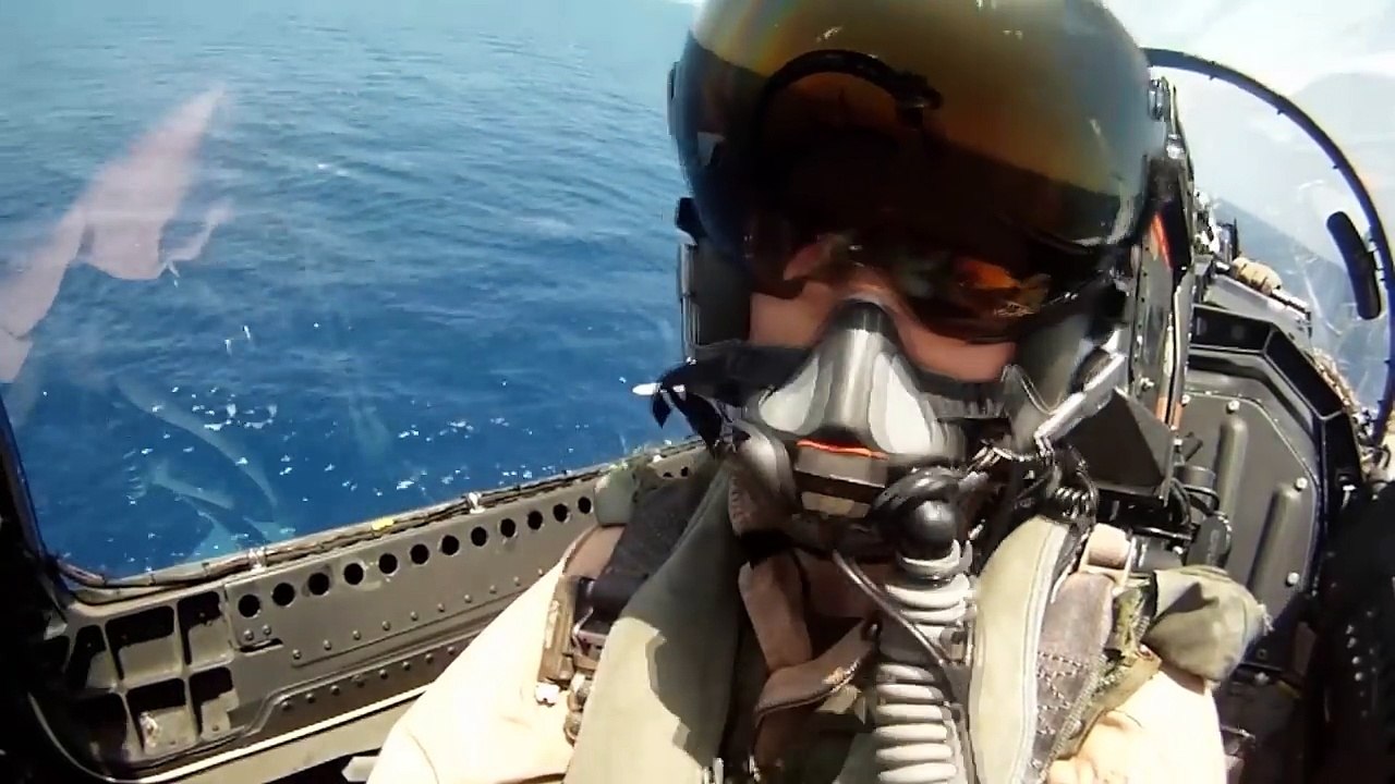Awesome F/A-18 Super Hornet Hi-Speed Low-Level Cockpit View