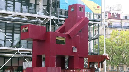 El Pompidou acoge una polémica escultura rechazada por el Louvre