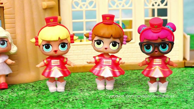 Juguetes tipo huevos sorpresa con muñecas L.O.L La maestra no deja que hayan porristas en la escuela