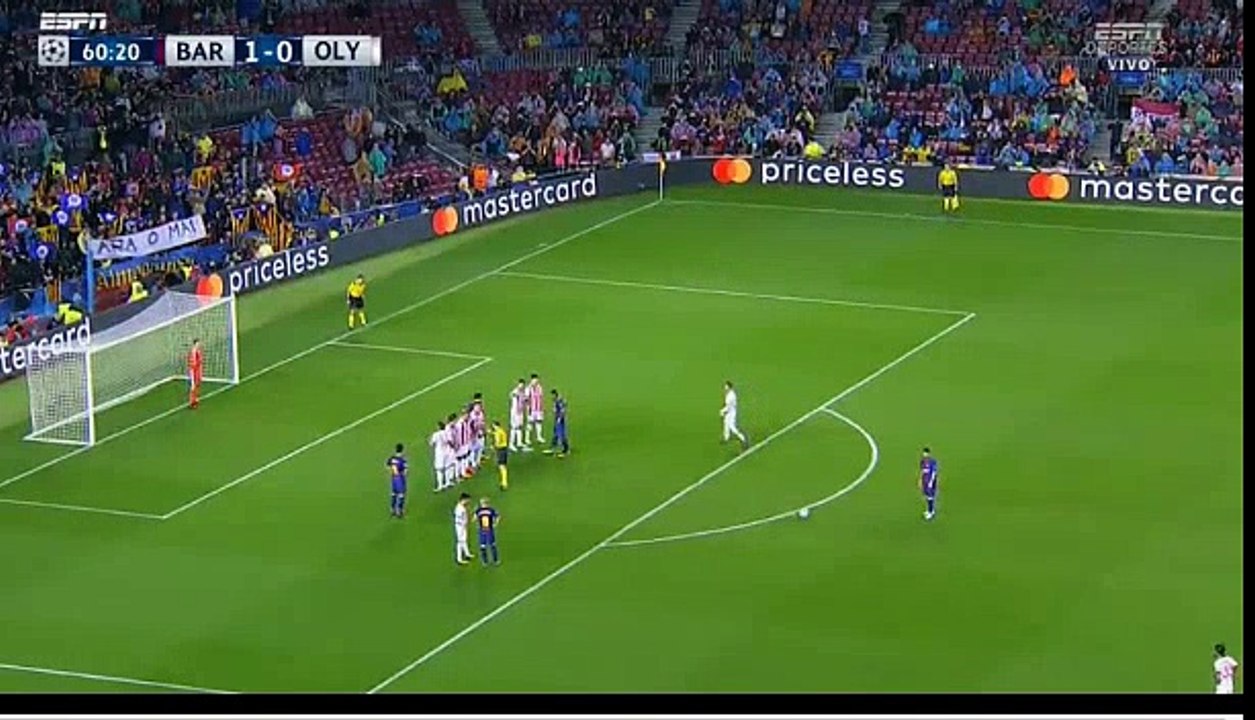 FC Barcelona 2 - 0 Olympiakos Piraeus 18/10/2017 Lionel Messi  Super Goal 61' Champions League HD Full Screen .