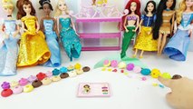 Princesas Disney en una Fiesta de Cupcakes Juguetes con las muñecas de Elsa, Bella, Ariel y más