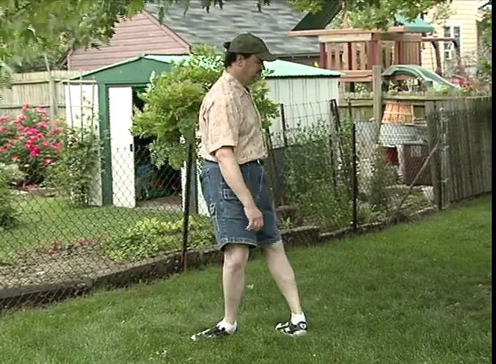 Ters ayaklı ve ters yürüyen tek insan..