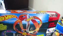 HOT WHEELS SPIN STORM MINIONS CRASH RACE TRACK MYSTERY CARS RACING