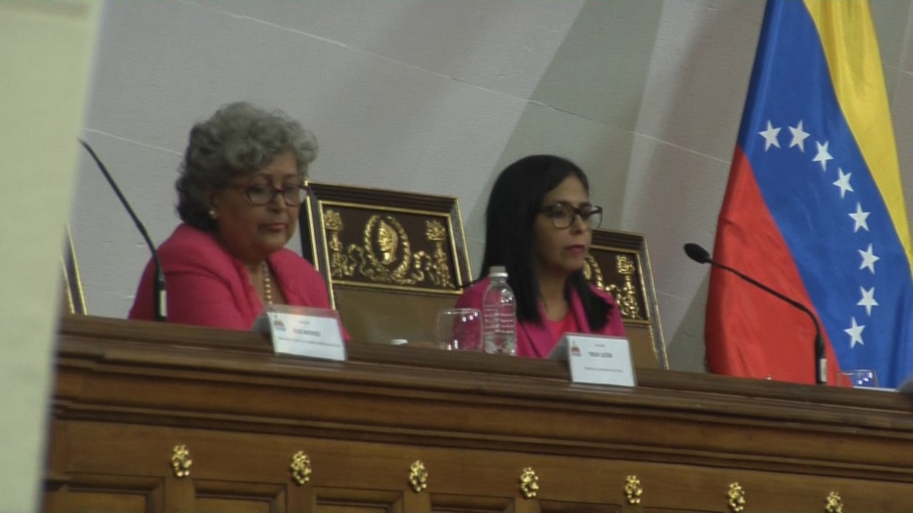 Constituyente juramenta a 18 gobernadores chavistas