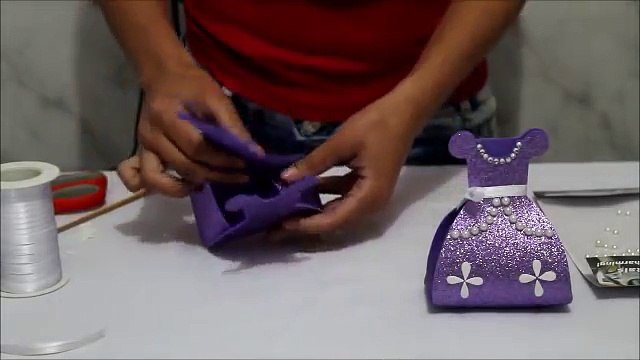 com o fazer vestido porta bombom da princesa Sophia