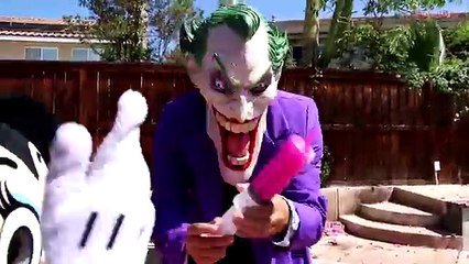 GIANT SPIKED FOOT Steps on Minnie Mouse! w/ Spidergirl, Princess Rapunzel & Green Power Ranger IRL