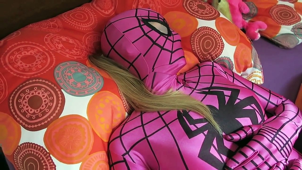 Frozen Elsa vs Angry Baby POOP ON FEET PRANK! w/ Spiderman Rapunzel Superhero Movie IRL