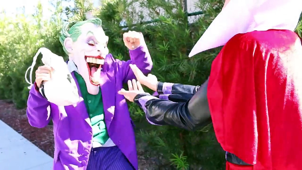 Princess Rapunzel Loses Her Teeth! w/ Paw Patrol Skye, Chase, Joker & Evil Queen in Life