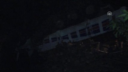 Odun Yüklü Kamyonun Şarampole Devrildi: 1 Ölü, 1 Yaralı