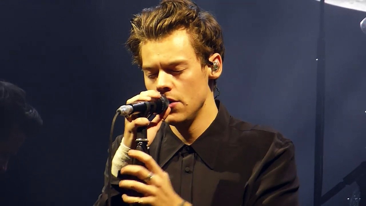 Harry Styles - What Makes You Beautiful (One Direction Cover) - Phoenix, AZ - 10.14.17