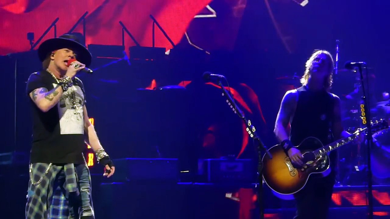 'Patience' Guns N Roses@Wells Fargo Center Philadelphia 10-8-17