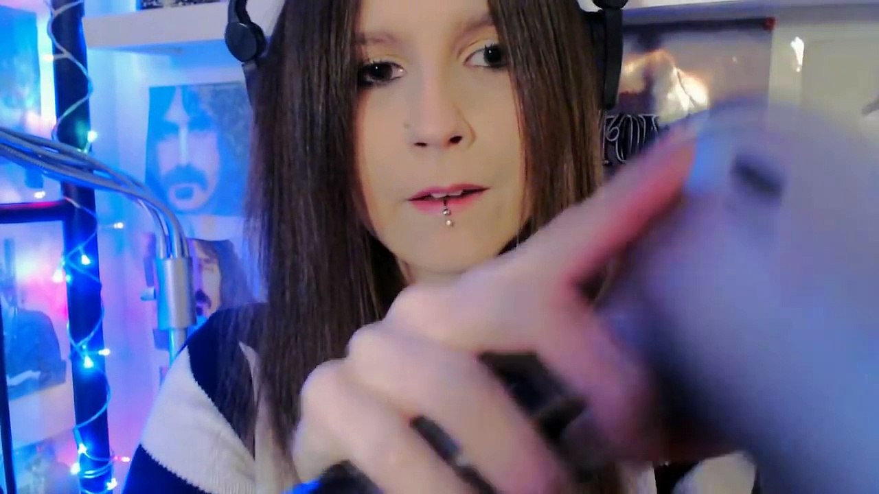 [ASMR] Binaural Gentle Blow-Drying Your Hair + Brushing (No Talking)