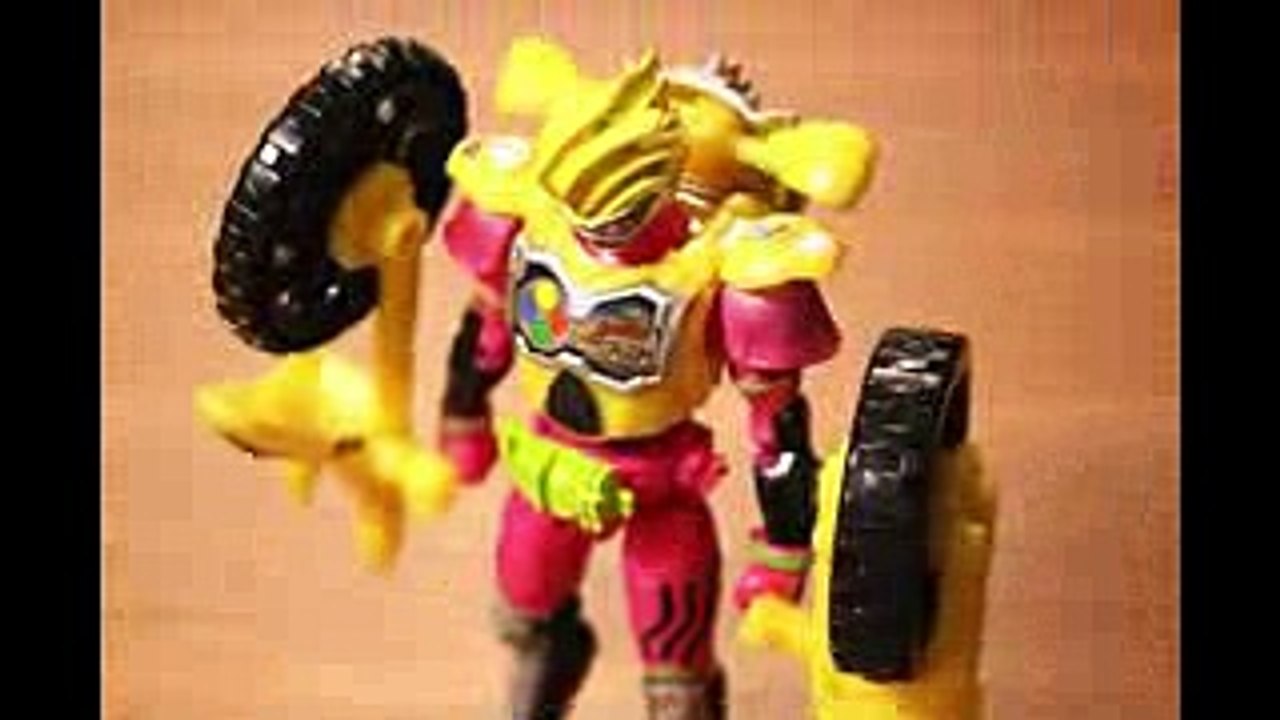 仮面ライダーエグゼイド バイクアクションゲーマー レベル0 VS 仮面ライダーブレイブ レベル100 てれびくん限定の装動！kamen rider ex-aid