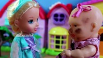 Homem Aranha tem Dor de Barriga na casa de Frozen Elsa e outras historias - Em Portugues Clube Kids