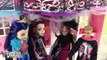 Fiesta de Halloween en la Mansión de Malibú de Barbie