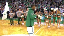 Gordon Hayward acclamé par les fans des Celtics depuis l'hosto