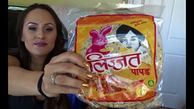 American girls try Indian snacks!!