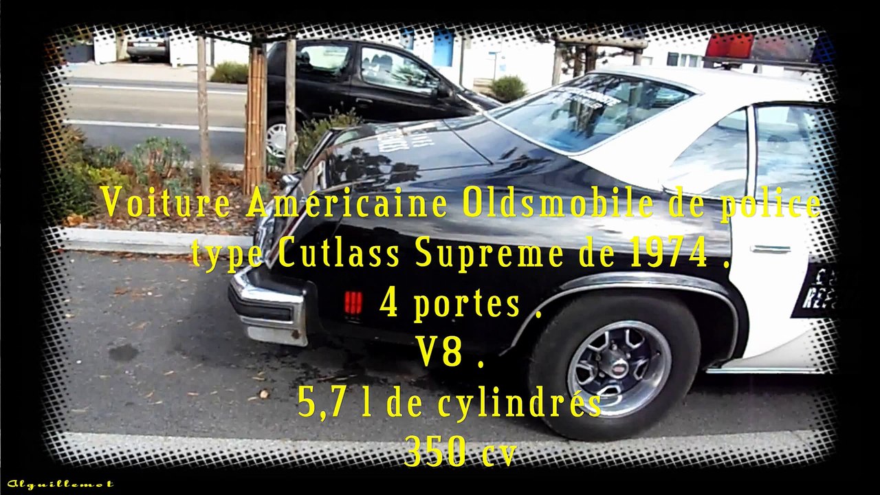 Voiture Américaine Oldsmobile de police type Cutlass Supreme de 1974 . 4 portes . V8 .  5,7 l de cylindrés  350 cv
